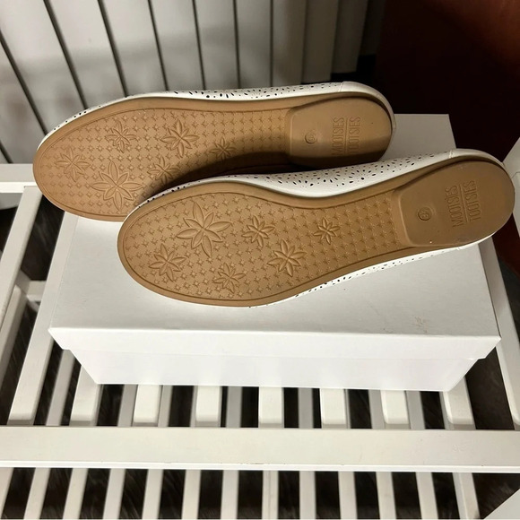 Mootsies Tootsies White Perforated Flats, Size 39.5, New Without Box - Picture 7 of 7